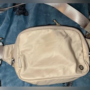 Lululemon belt bag 2L